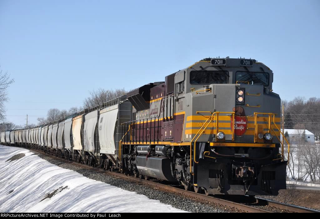 Rear DPU's pushes sand train west